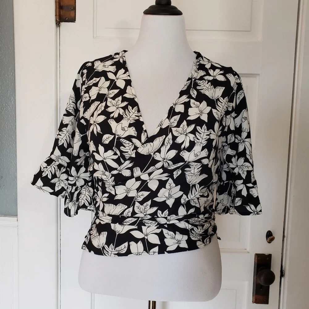 Black and white floral wrap top NWT - Picture 3 of 7